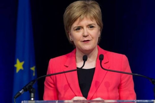 N. Στέρτζον: «Σκληρό Brexit» η προκήρυξη εκλογών