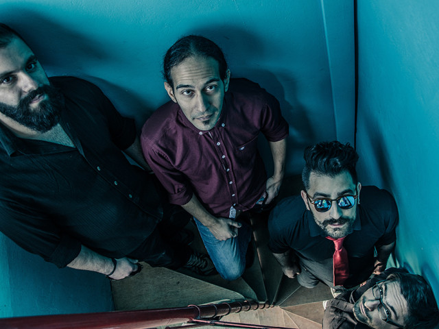 Στο δίλημμα David Bowie ή Iggy Pop οι Skinner Βox διαλέγουν Bowie με λίγο ιδρώτα από τον Iggy