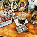 Άνοιξε το «The Frogs All Day Bar» στην Αθήνα