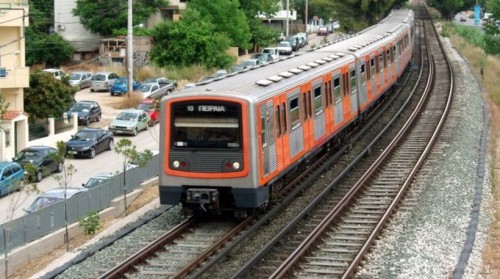 Συρμός του ηλεκτρικού παρέσυρε γυναίκα