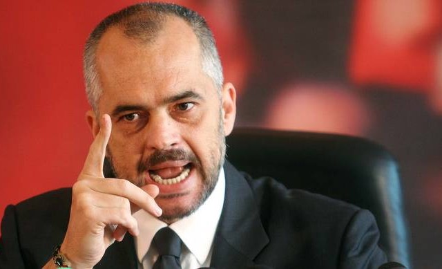 Αλβανία: Ωριαίος αποκλεισμός των κεντρικών οδικών αρτηριών από την αντιπολίτευση