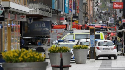 Σουηδία: Η χώρα αποτίει φόρο τιμής στα θύματα της τρομοκρατικής επίθεσης με φορτηγό