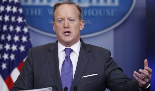 Συγγνώμη για τη σύγκριση Άσαντ-Χίτλερ ζήτησε ο εκπρόσωπος του Λευκού Οίκου Σπάισερ