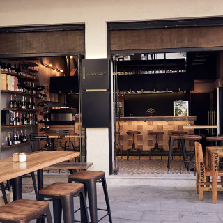 Το νέο wine bar της Αθήνας αγαπάει τις φυσαλίδες