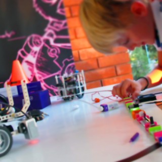 Στα εργαστήρια της Robotixlab τα παιδιά μπορούν να φτιάξουν το δικό τους ρομπότ