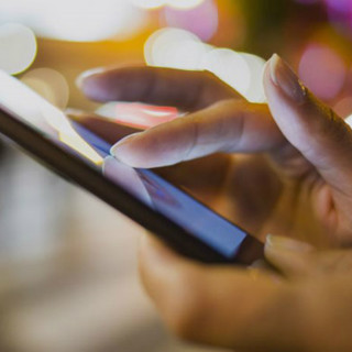 Ποιός είναι πιο εθισμένος στο κινητό του;