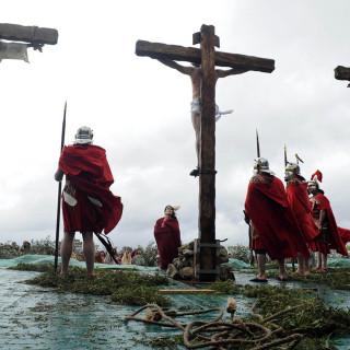 Αγαπάς τον Χριστό; Μάτωσε λίγο, να το πιστέψω.