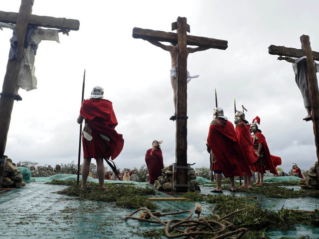 Αγαπάς τον Χριστό; Μάτωσε λίγο, να το πιστέψω.