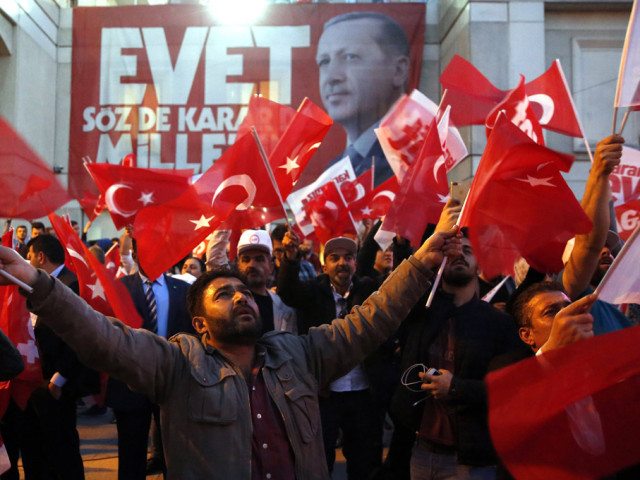 Αντιδράσεις για Τουρκία: «Από μια ασθενική δημοκρατία σε μια αναδυόμενη δεσποτεία»