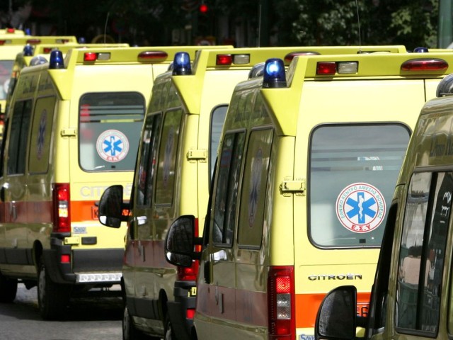 EKAB: Διαμαρτυρία των εργαζόμενων κατά της αναστολής εργασίας των ανεμβολίαστων συναδέλφων τους