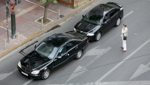 «Άκουσα μία πολύ δυνατή έκρηξη. Είδα ανθρώπους με αίματα» αναφέρει μάρτυρας για την έκρηξη στο αυτοκίνητο του Λ. Παπαδήμου