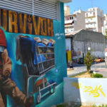 Ένας αληθινός survivor σε έναν τοίχο στον Πειραιά