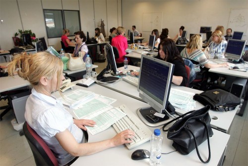 Τι προβλέπει η τελική συμφωνία για τους συμβασιούχους του Δημοσίου