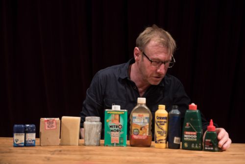 «Όλος ο Σαίξπηρ σε ένα τραπέζι» από τους Forced Entertainment