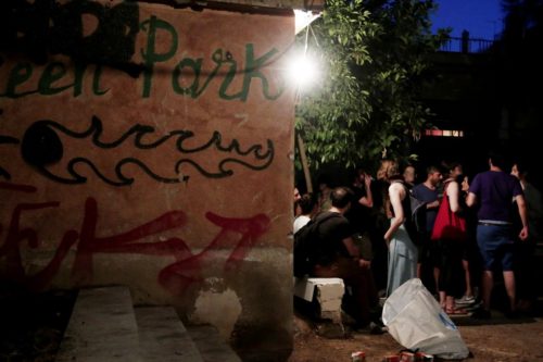 “Closing Times”: Οι αυτονομίες παλεύουν να μην κλείσουν