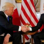 Η «ένοχη» χειραψία Μακρόν-Τραμπ (βίντεο)