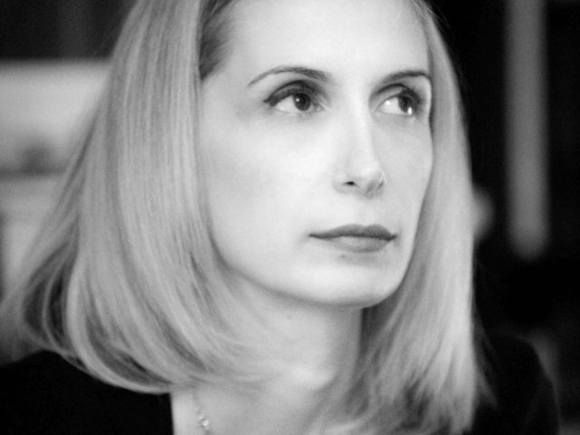 H Αλίκη από τη Χώρα των Θαυμάτων ήταν η καλύτερη φίλη της Ελένης Τσεκούρα