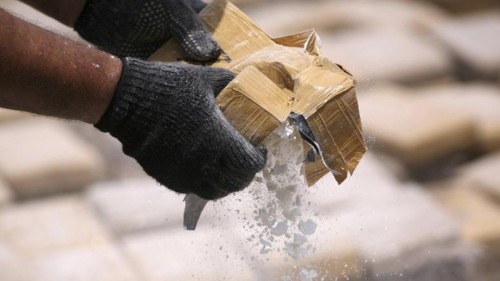 Σύλληψη 4 ανδρών που προσπάθησαν να πουλήσουν κοκαϊνη σε αστυνομικό