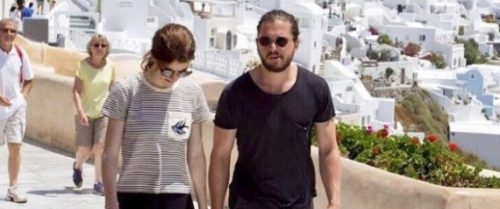 Στην Σαντορίνη ο Τζον Σνόου