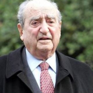 Ένα βιβλίο για τον Κωνσταντίνο Μητσοτάκη που διαβάζεται με ενδιαφέρον αλλά μοιάζει με χαμένη ευκαιρία