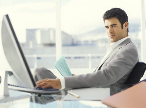 Το 44% των επιχειρηματιών στην Ελλάδα: «Η εργασία από το σπίτι θέτει σε κίνδυνο την αποδοτικότητα»