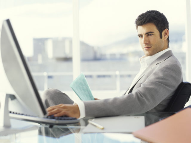 Το 44% των επιχειρηματιών στην Ελλάδα: «Η εργασία από το σπίτι θέτει σε κίνδυνο την αποδοτικότητα»