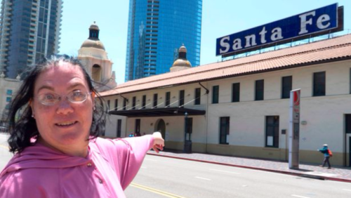 Αυτή η γυναίκα παντρεύτηκε τον έρωτα της ζωής της, έναν σταθμό τρένου