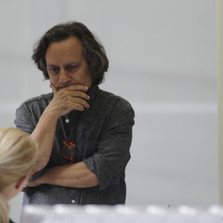 Ο Γιάννης Μπασκόζος μεγάλωσε με τους «Άθλιους» του Ουγκώ