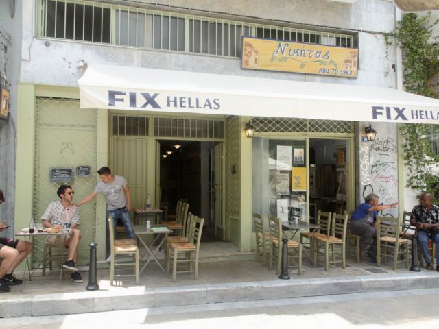 Επί 50 χρόνια, ο Νικήτας στο Ψυρρή σερβίρει τα πιο νόστιμα ψητά της ώρας