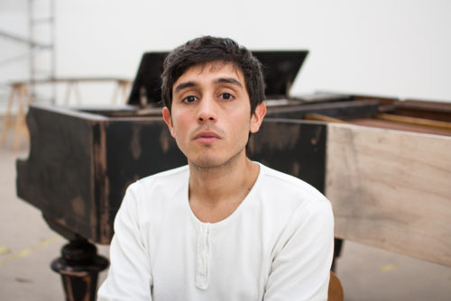 Μια τριλογία ταινιών του Adrian Villar Rojas στο  The Theater of Disappearance