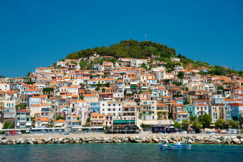 Το Ούζο Πλωμαρίου Ισιδώρου Αρβανίτου στο πλευρό των σεισμοπαθών του Πλωμαρίου και των γύρω περιοχών