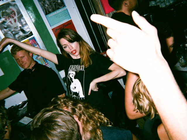 A Threesome on Acid: Το πανηδονιστικό σύμπαν τριών πόλεων για μια βραδιά στην Αθήνα