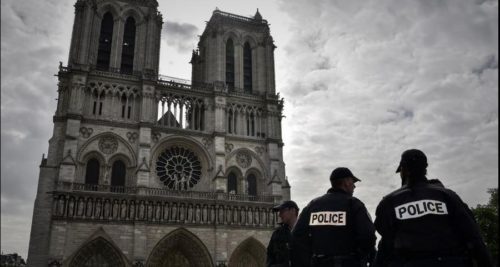 Ο ύποπτος για την επίθεση στην Παναγία των Παρισίων δηλώνει μέλος του Ισλαμικού Κράτους