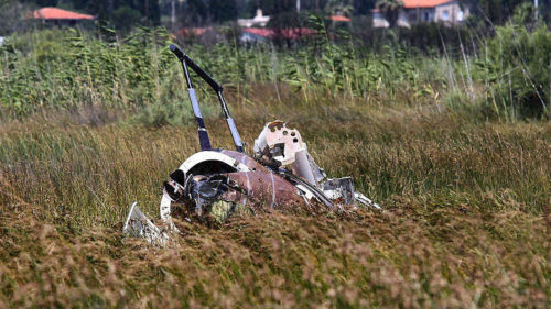 Δυο νεκροί από πτώση ψεκαστικού ελικοπτέρου στον Σχινιά (βίντεο)