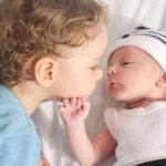 Τα μεγαλύτερα αδέρφια είναι πιο επιτυχημένα, σύμφωνα με έρευνα