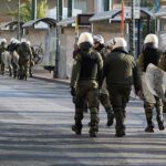 Καζάνι που βράζει το Μενίδι-Πυρκαγιές και πυροβολισμοί σε καταυλισμούς των Ρομά