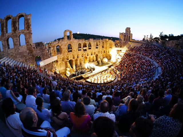 Η παράσταση του «Τροβατόρε» του Τζουζέππε Βέρντι από την Εθνική Λυρική Σκηνή