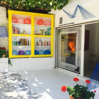 FOS / ΦΩΣ: Μια γκαλερί που προσαρμόζει την παράδοση στο σύγχρονο design άνοιξε στα Λιμενάρια της Θάσου