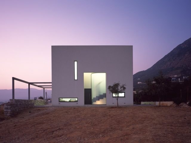 Το αρχιτεκτονικό γραφείο SOUTH σχεδίασε έναν διαφορετικό πύργο στη Μάνη