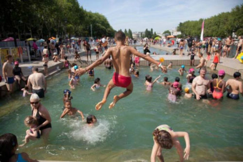 Μια πλαζ για λουόμενους στην καρδιά του Παρισιού