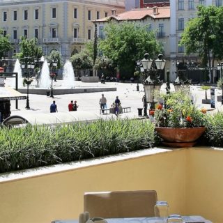 «Θα σε Bρω στην Πλατεία»