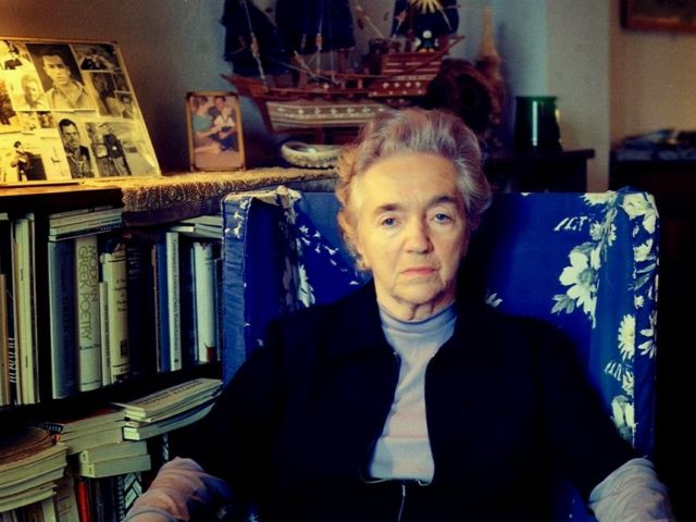 Πόθοι, της Ζωής Καρέλλη