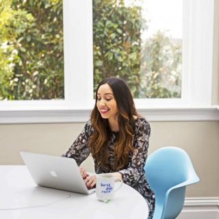 Πώς θα είστε γεμάτες ενέργεια στη δουλειά μέσα στο βαθύ καλοκαίρι