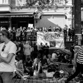 Τι ωραία μέρα για να διαδηλώσεις!