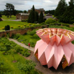 Look! Look! Look! Ένα οριγκάμι-περίπτερο στον κήπο του Berrington Hall