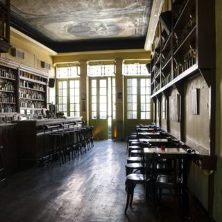 Μήπως το καλύτερο πάρτι του καλοκαιριού θα γίνει στο πιο ωραίο μπαρ του Αργοσαρωνικού;