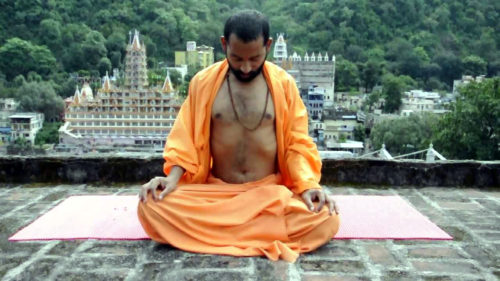 Όταν οι Ινδοί δάσκαλοι γιόγκα απολαμβάνουν την ζωή τους στην Κίνα