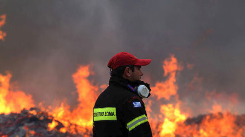 Φωτιά πάνω από το κάστρο της Μονεμβασιάς