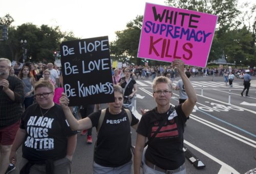 Όσα πρέπει να ξέρετε για τους «μαχητές της Λευκής Ανωτερότητας» στις ΗΠΑ και τα όσα διαδραματίζονται τις τελευταίες μέρες στο Σάρλοτβιλ (βίντεο)