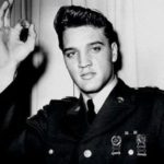 Στις 16 Αυγούστου του 1977 πεθαίνει ο Έλβις Πρίσλεϊ